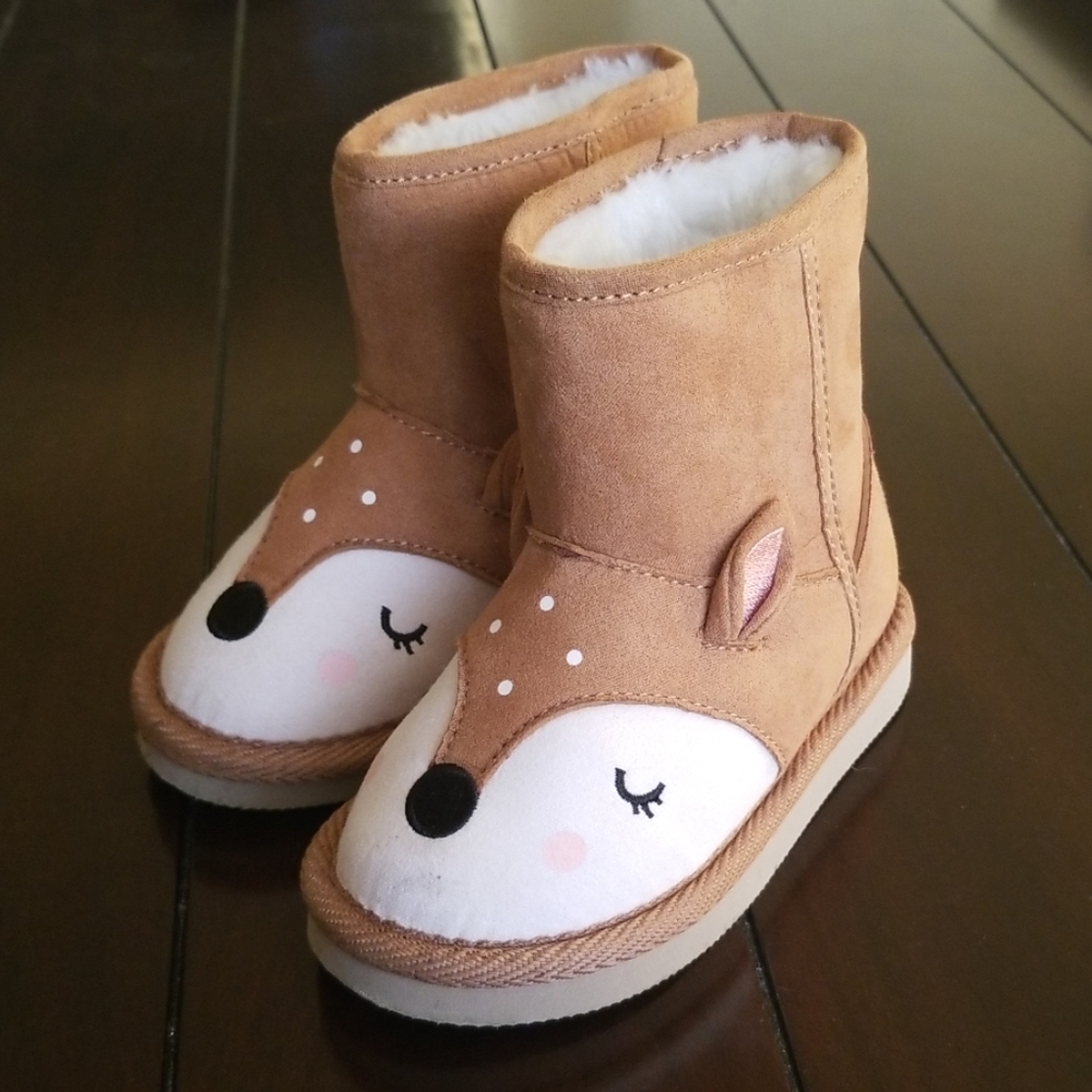 Brown/tan fuzzy deer boots
